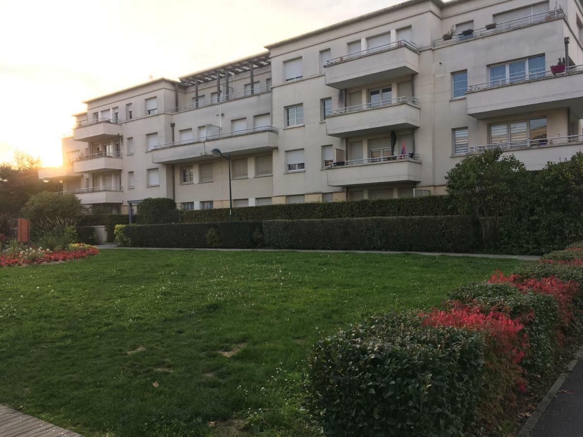 Studio Disneyland Paris - Terrasse Монтеврен Экстерьер фото
